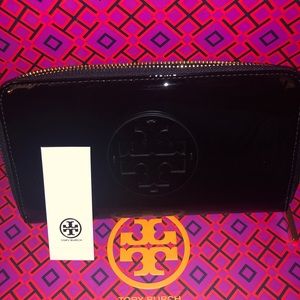 Tory Burch stacked patent continental wallet black